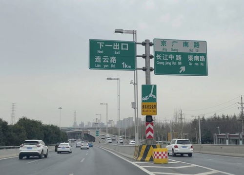 路牌燈箱設計引爭議，老司機們紛紛喊“看不懂”